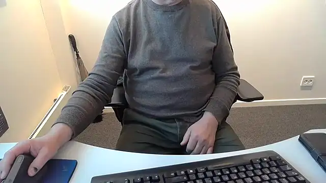 Snapshot of Buggemann chatting on April 23, 2026, 4:24 am Buggemann online show from April 23, 2026, 4:24 am
