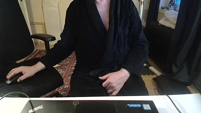Snapshot of Buggemann chatting on April 29, 2026, 3:21 am Buggemann online show from April 29, 2026, 3:21 am