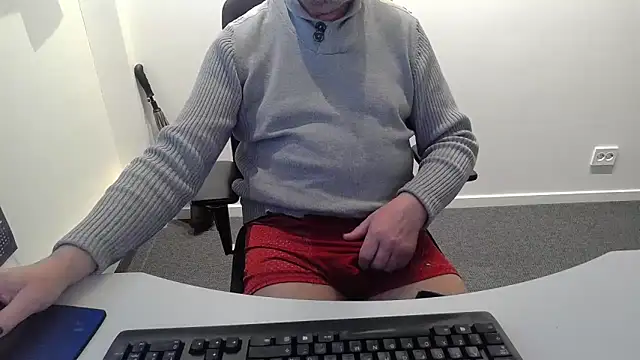 Snapshot of Buggemann chatting on May 7, 2026, 3:12 am Buggemann online show from May 7, 2026, 3:12 am