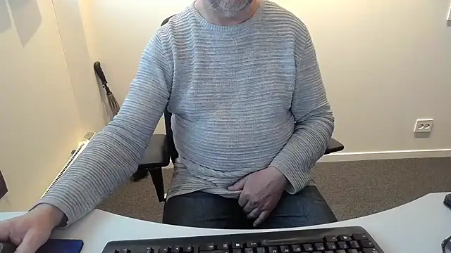 Snapshot of Buggemann chatting on May 11, 2026, 3:56 am Buggemann online show from May 11, 2026, 3:56 am