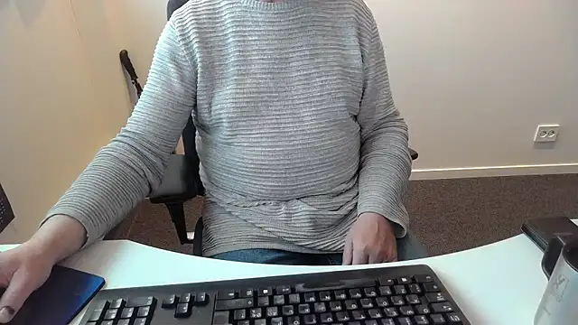 Snapshot of Buggemann chatting on May 13, 2026, 4:10 am Buggemann online show from May 13, 2026, 4:10 am