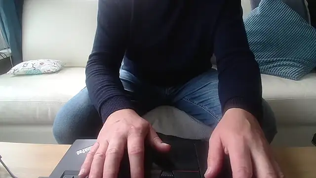 Snapshot of Buggemann chatting on May 19, 2026, 3:51 pm Buggemann online show from May 19, 2026, 3:51 pm