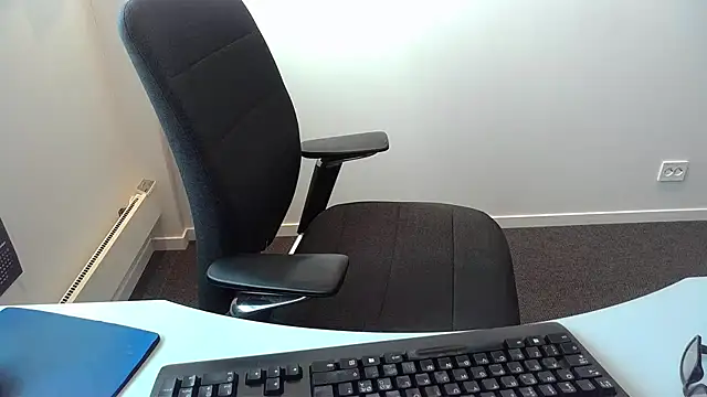 Snapshot of Buggemann chatting on May 28, 2026, 4:54 am Buggemann online show from May 28, 2026, 4:54 am