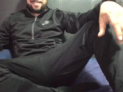 Snapshot of Sergiomachine69 chatting on May 6, 2026, 5:14 am Sergiomachine69 online show from May 6, 2026, 5:14 am