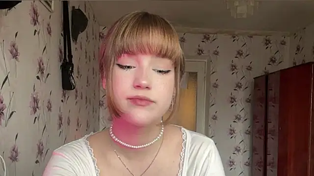 AnnaWasp online show from April 8, 2026, 5:29 am