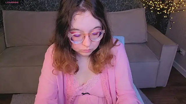 Snapshot of Aleks-caster chatting on April 28, 2026, 2:27 am Aleks-caster online show from April 28, 2026, 2:27 am