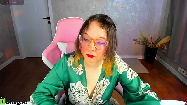 Snapshot of Aleks-caster chatting on May 7, 2026, 1:11 am Aleks-caster online show from May 7, 2026, 1:11 am