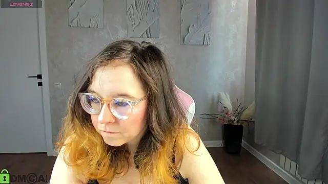 Snapshot of Aleks-caster chatting on May 15, 2026, 1:12 am Aleks-caster online show from May 15, 2026, 1:12 am