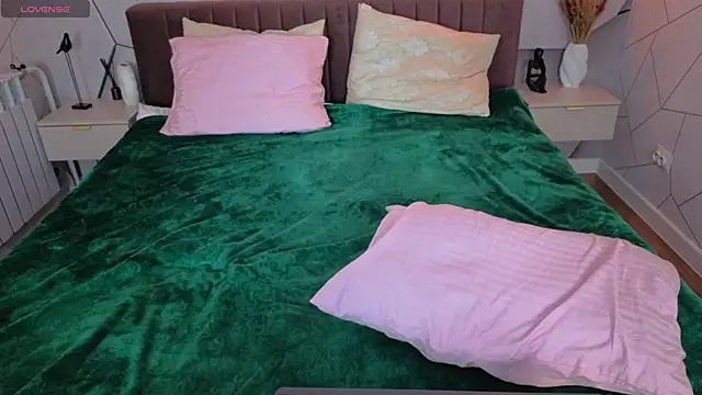 Snapshot of Aleks-caster chatting on May 24, 2026, 5:12 am Aleks-caster online show from May 24, 2026, 5:12 am