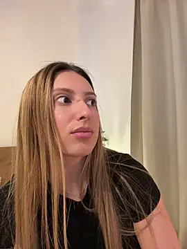 Snapshot of EvaRyen_ chatting on May 5, 2026, 3:53 pm EvaRyen online show from May 5, 2026, 3:53 pm