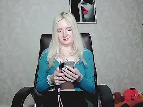 Snapshot of SilkMuseX chatting on March 17, 2026, 9:34 am SilkMuseX online show from March 17, 2026, 9:34 am