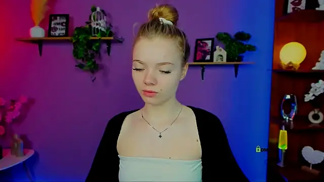 Snapshot of maddy_moah chatting on April 18, 2026, 5:44 am maddy moah online show from April 18, 2026, 5:44 am