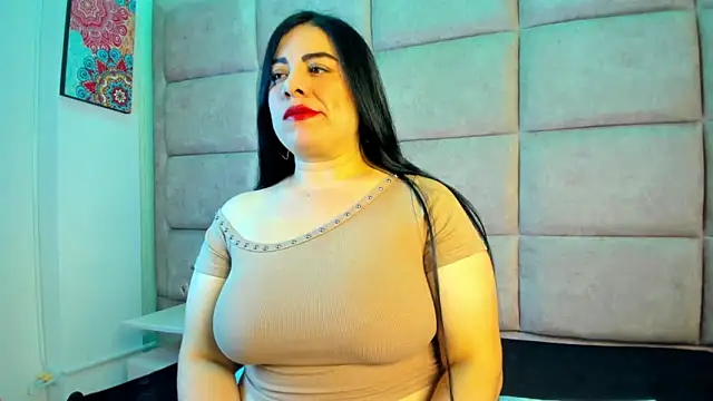 Snapshot of Emilyy_Moon_ chatting on May 23, 2026, 2:50 am Emilyy Moon online show from May 23, 2026, 2:50 am