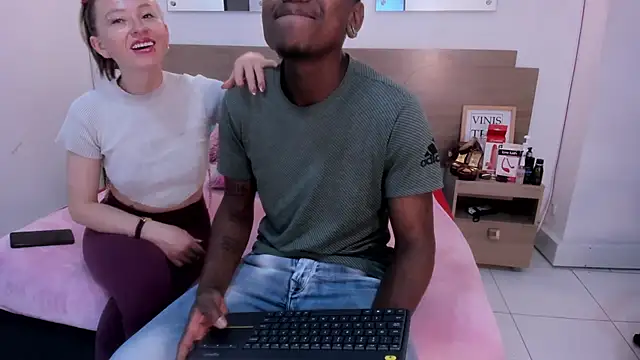 Ebony N Blonde online show from May 4, 2026, 9:33 pm