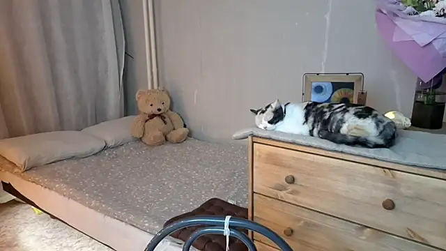 MiaTemptress online show from April 22, 2026, 2:40 pm