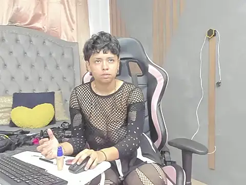 NikiEvanz online show from March 18, 2026, 8:01 pm