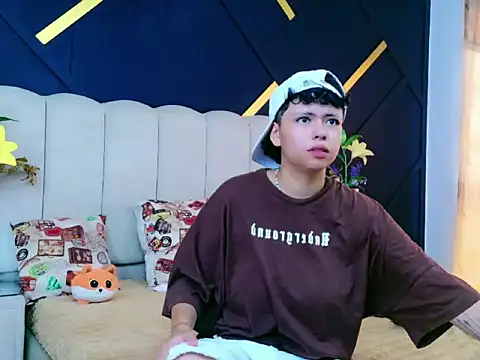 NikiEvanz online show from April 21, 2026, 6:44 pm