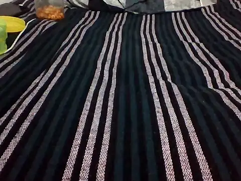 desilund0230 online show from April 16, 2026, 6:52 pm