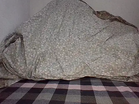 Snapshot of desilund0230 chatting on May 12, 2026, 7:11 pm desilund0230 online show from May 12, 2026, 7:11 pm