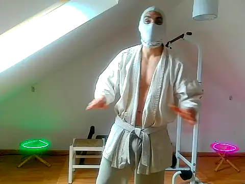 Snapshot of NinjaLaser chatting on May 12, 2026, 11:29 am NinjaLaser online show from May 12, 2026, 11:29 am