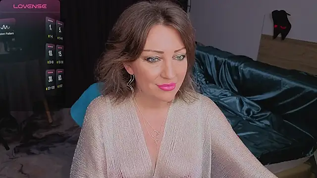 Snapshot of Sirena_Fly chatting on May 21, 2026, 9:44 pm Sirena Fly online show from May 21, 2026, 9:44 pm