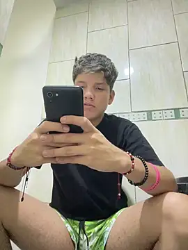 Snapshot of Theus26_ chatting on March 26, 2026, 4:18 am Theus26 online show from March 26, 2026, 4:18 am