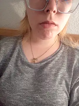 kitsuneniki online show from March 12, 2026, 2:34 pm