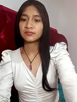 Snapshot of KarolaMendez chatting on April 5, 2026, 9:23 pm KarolaMendez online show from April 5, 2026, 9:23 pm