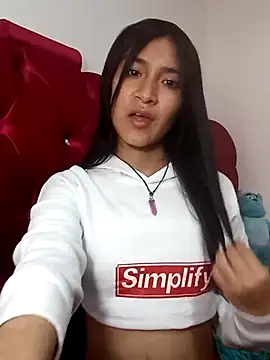 Snapshot of KarolaMendez chatting on April 8, 2026, 5:46 pm KarolaMendez online show from April 8, 2026, 5:46 pm