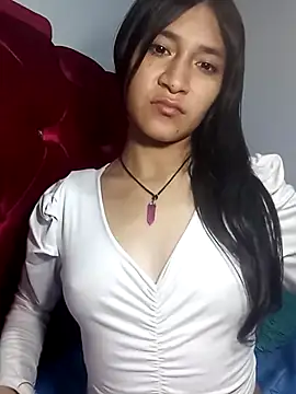 Snapshot of KarolaMendez chatting on April 19, 2026, 10:34 pm KarolaMendez online show from April 19, 2026, 10:34 pm