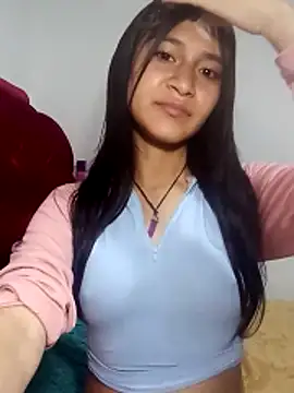 Snapshot of KarolaMendez chatting on April 21, 2026, 10:45 pm KarolaMendez online show from April 21, 2026, 10:45 pm
