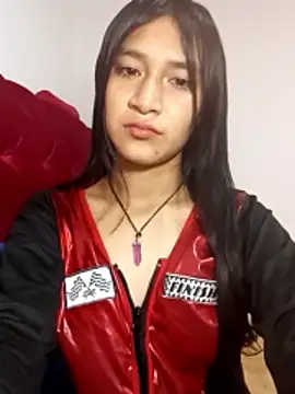 Snapshot of KarolaMendez chatting on April 23, 2026, 6:32 pm KarolaMendez online show from April 23, 2026, 6:32 pm