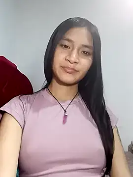 Snapshot of KarolaMendez chatting on May 10, 2026, 9:42 pm KarolaMendez online show from May 10, 2026, 9:42 pm
