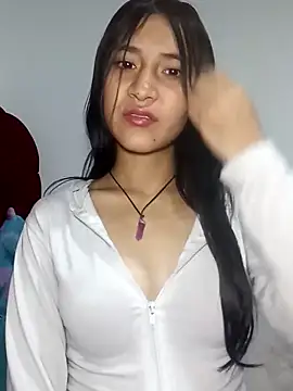 Snapshot of KarolaMendez chatting on May 14, 2026, 11:44 pm KarolaMendez online show from May 14, 2026, 11:44 pm