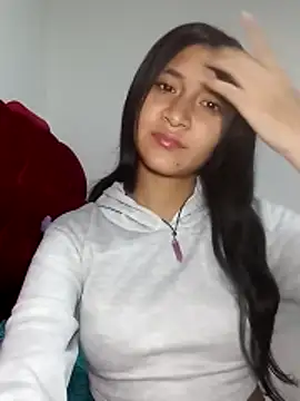 Snapshot of KarolaMendez chatting on May 17, 2026, 10:06 pm KarolaMendez online show from May 17, 2026, 10:06 pm