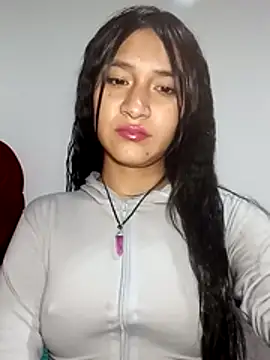 Snapshot of KarolaMendez chatting on July 5, 2026, 9:44 pm KarolaMendez online show from July 5, 2026, 9:44 pm