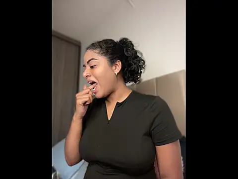 Snapshot of karlymonroe chatting on June 16, 2026, 10:01 pm karlymonroe online show from June 16, 2026, 10:01 pm