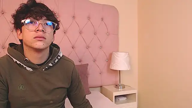 Snapshot of Desire_Ecstasy2 chatting on May 19, 2026, 3:13 am Desire Ecstasy2 online show from May 19, 2026, 3:13 am