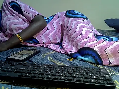 KendyQ  online show from April 22, 2026, 11:56 am