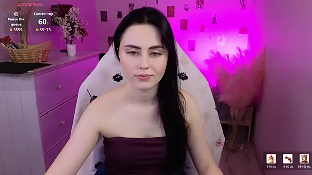 Snapshot of NoraLumi chatting on June 10, 2026, 5:28 am NoraLumi online show from June 10, 2026, 5:28 am