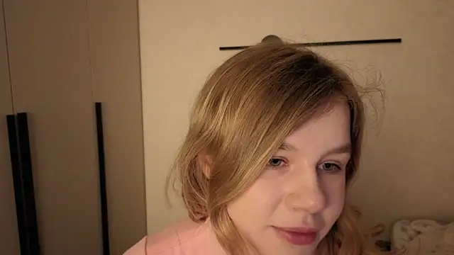Snapshot of AureliaAngel chatting on April 17, 2026, 10:02 pm AureliaAngel online show from April 17, 2026, 10:02 pm