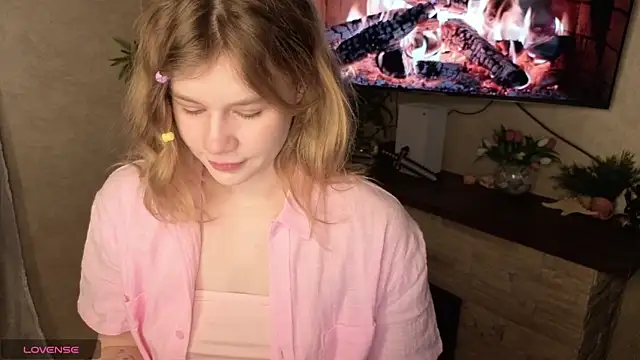 Snapshot of AureliaAngel chatting on May 29, 2026, 12:08 am AureliaAngel online show from May 29, 2026, 12:08 am