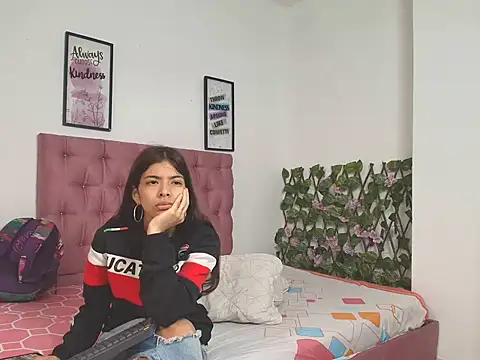 Snapshot of Sweet_Scarlett_ chatting on May 6, 2026, 1:38 pm Sweet Scarlett online show from May 6, 2026, 1:38 pm