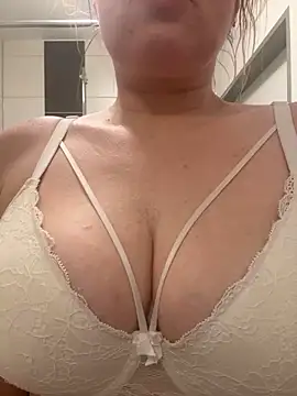 FeuchteMona online show from March 15, 2026, 9:32 pm