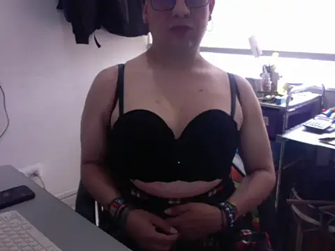 Snapshot of dayanadavid chatting on May 4, 2026, 4:03 pm dayanadavid online show from May 4, 2026, 4:03 pm