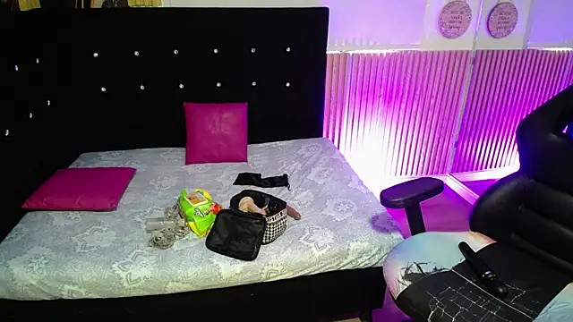 Snapshot of Ebony_rizon chatting on June 19, 2026, 2:32 pm Ebony rizon online show from June 19, 2026, 2:32 pm