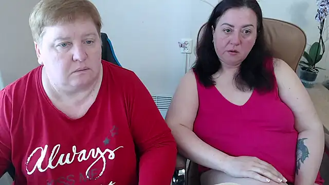 Snapshot of Lindy-Jeanie chatting on May 4, 2026, 12:01 pm Lindy-Jeanie online show from May 4, 2026, 12:01 pm