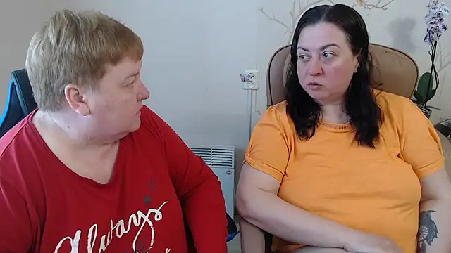 Snapshot of Lindy-Jeanie chatting on May 7, 2026, 6:52 am Lindy-Jeanie online show from May 7, 2026, 6:52 am
