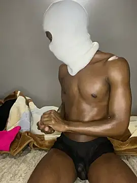 Snapshot of RoyaltyRox chatting on March 17, 2026, 8:12 pm RoyaltyRox online show from March 17, 2026, 8:12 pm