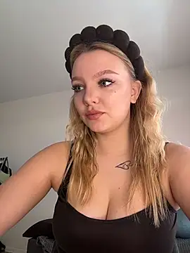 bettyloveu online show from March 18, 2026, 4:15 am